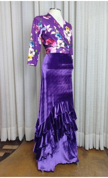 Conjunto Flamenco de Falda Terciopelo Purpura y Blusa Floral