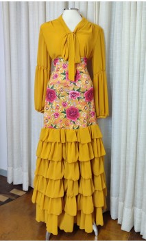 Conjunto Flamenco Mostaza Falda y Camisa 6 Volantes