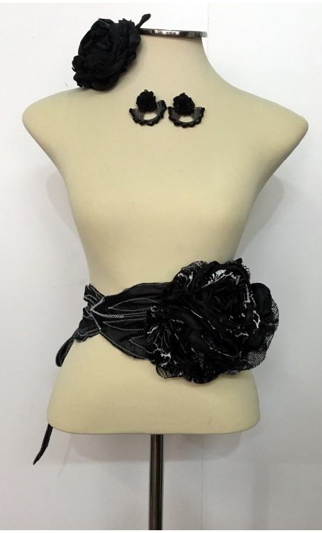 Conjunto Preto e Branco de Brinco, Flor e Cinturão c/3 Flores